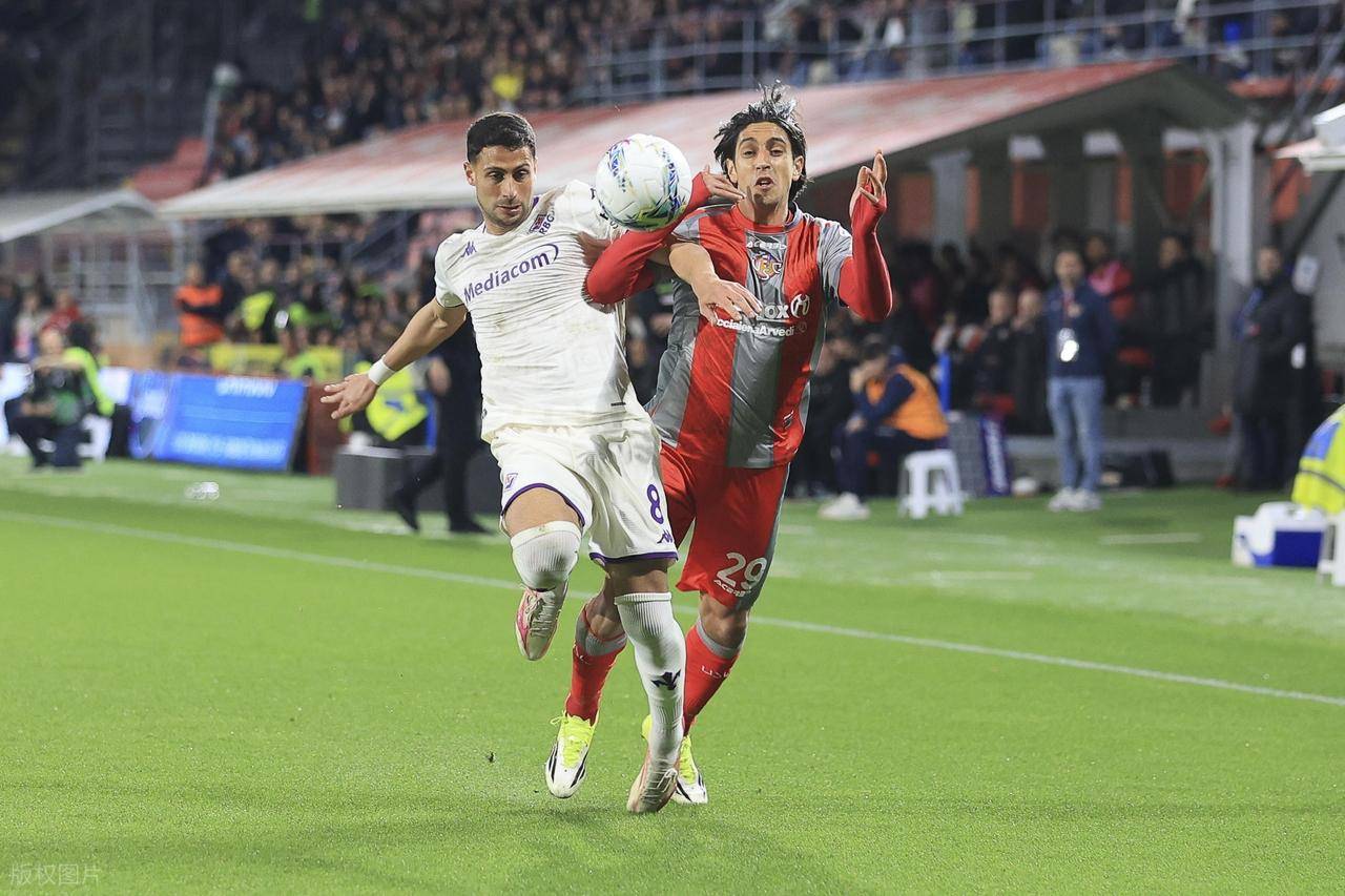 随着佛罗伦萨做客4-1大胜，意甲最新积分榜出炉